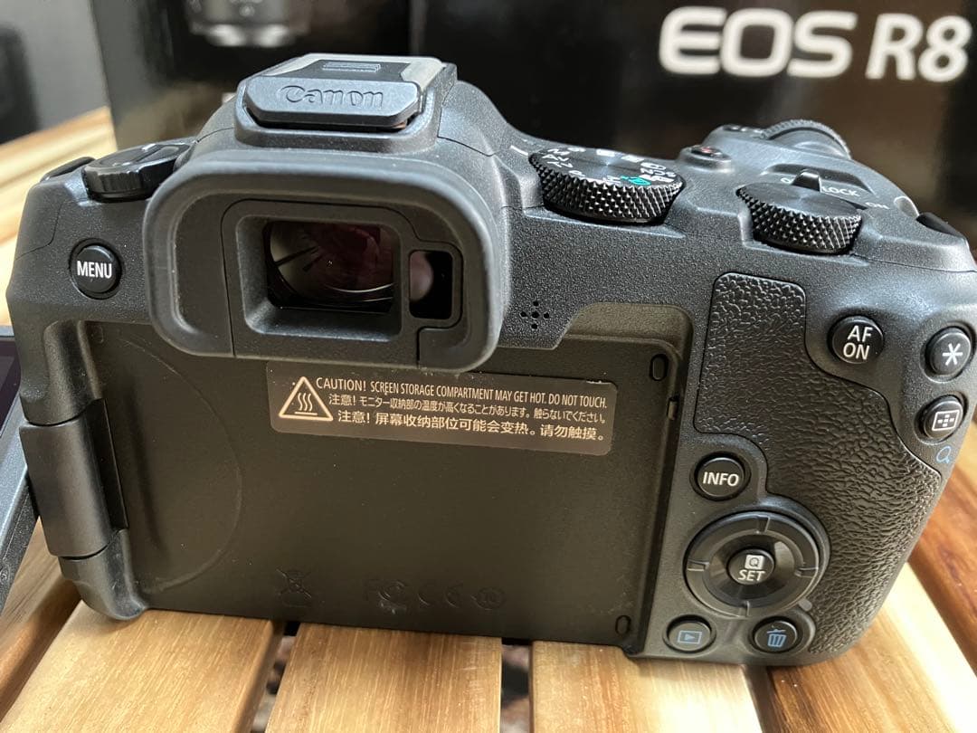 デジタルカメラ Canon EOS R8 + RF 45mm f/1.2 STM