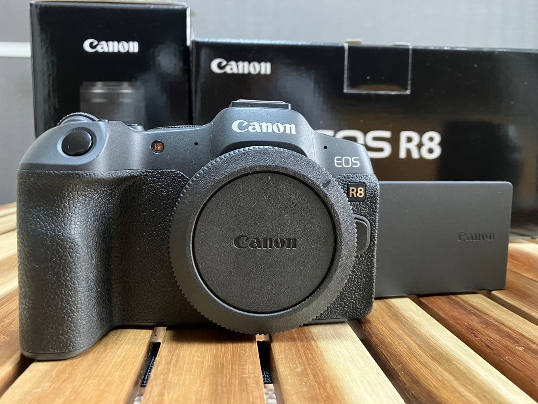 デジタルカメラ Canon EOS R8 + RF 45mm f/1.2 STM