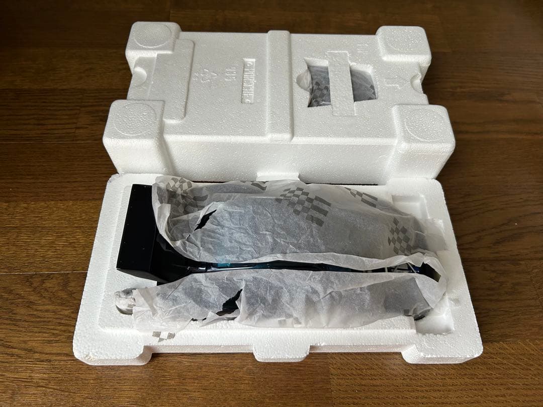 EXOTO 1/18 ポルシェ935ターボ In Standox 未使用品