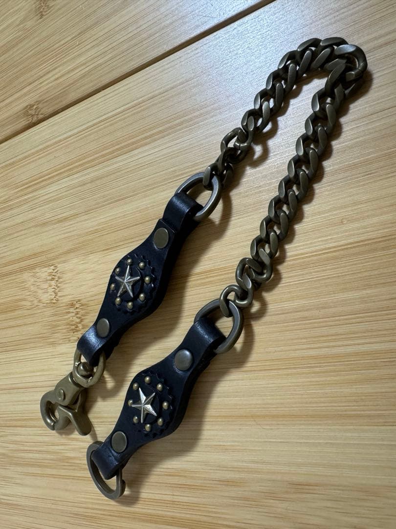 キャリー/CALEE　ウォレット チェーン　レザー&ゴールド　スター スタッズ打