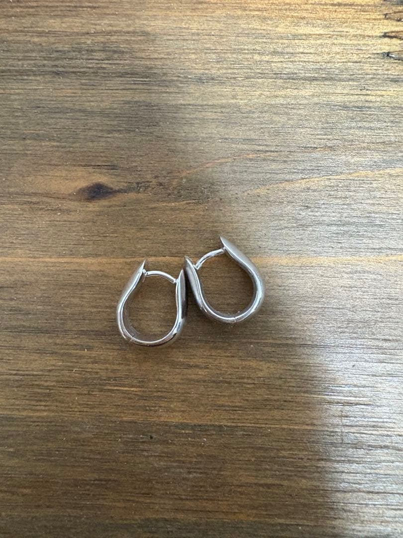 アクセサリー tomwood Oyster Hoops Small Silver
