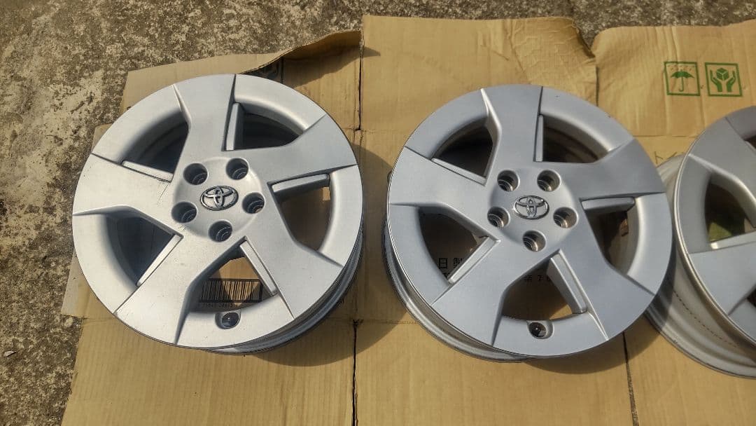 クリス プリウス 純正ホイール 15インチ 30 購入前にコメント下さい。