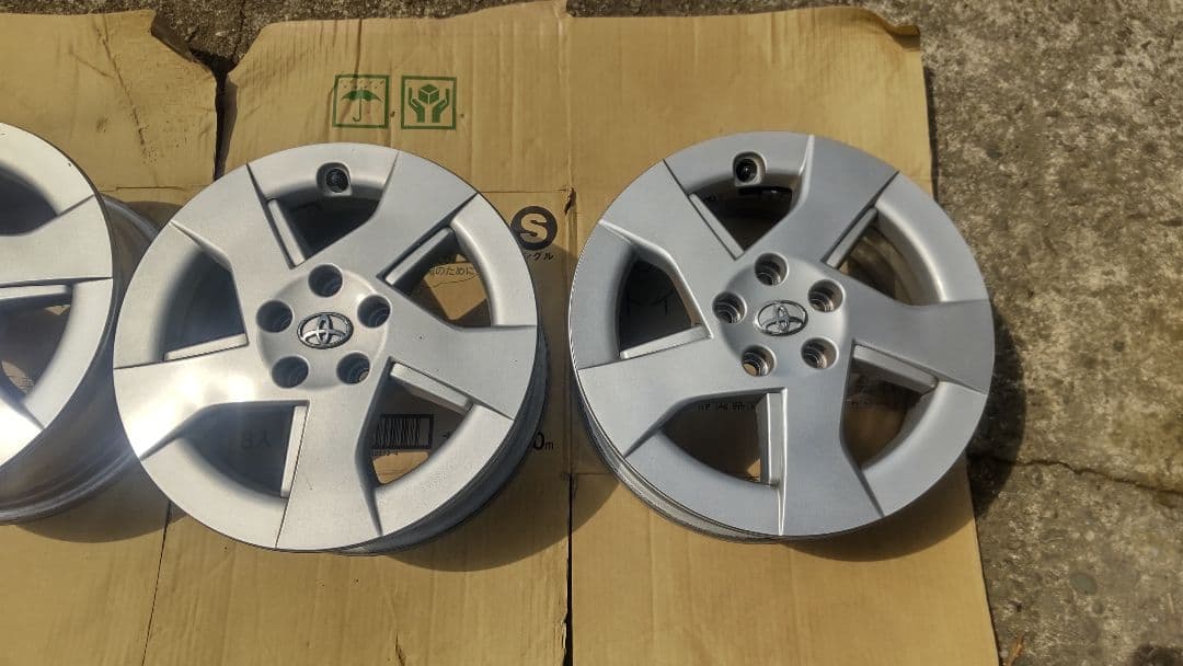 クリス プリウス 純正ホイール 15インチ 30 購入前にコメント下さい。