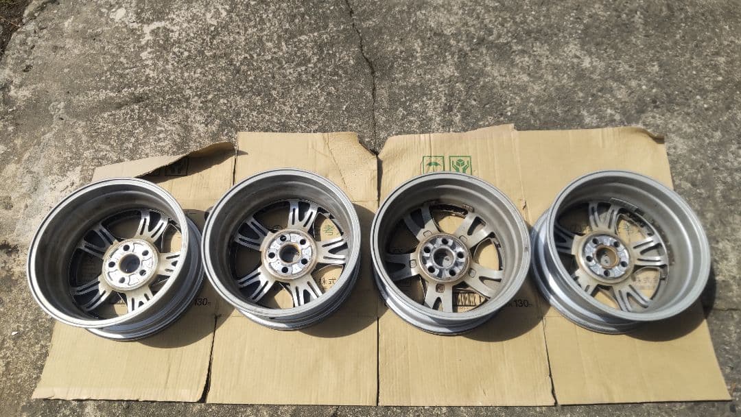 クリス プリウス 純正ホイール 15インチ 30 購入前にコメント下さい。