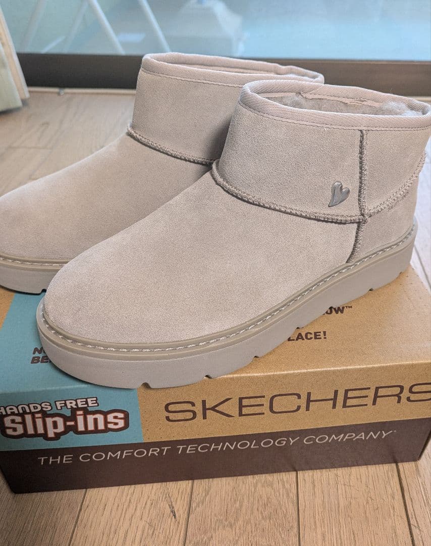 Skechers ライトグレー ショートブーツ