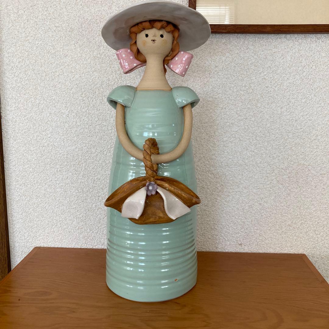 陶人形①　白い帽子　花カゴ　手作り　陶器　作家