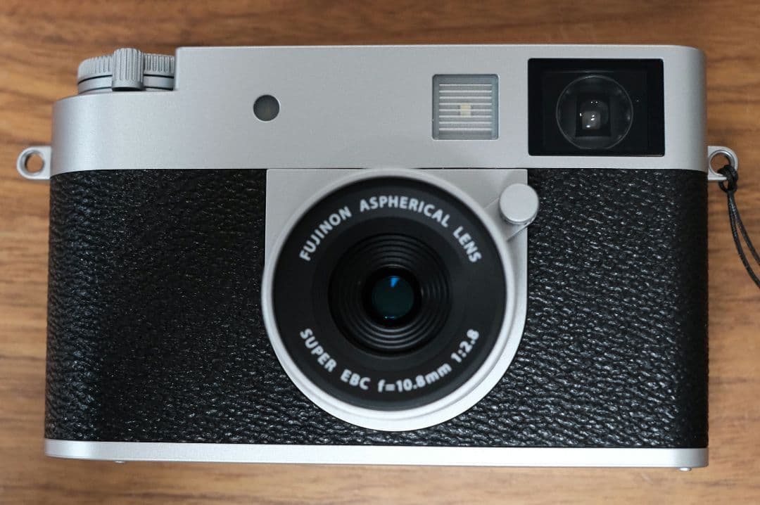 美品　富士フイルム　Fujifilm X-half シルバー　X-HF1