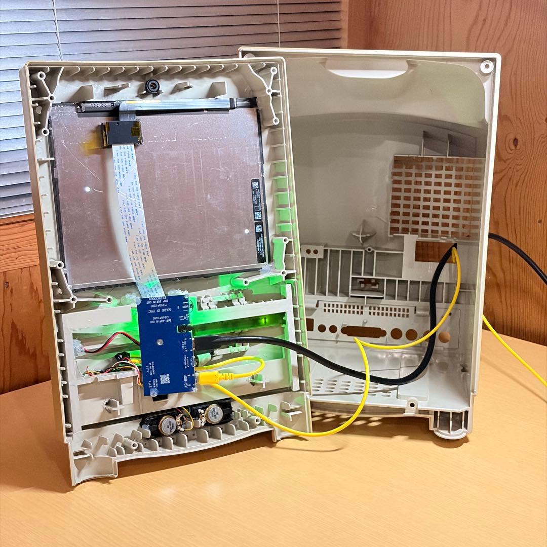 カラクラの筐体にiPadの液晶とHDMIコントローラーを組み込んだもの