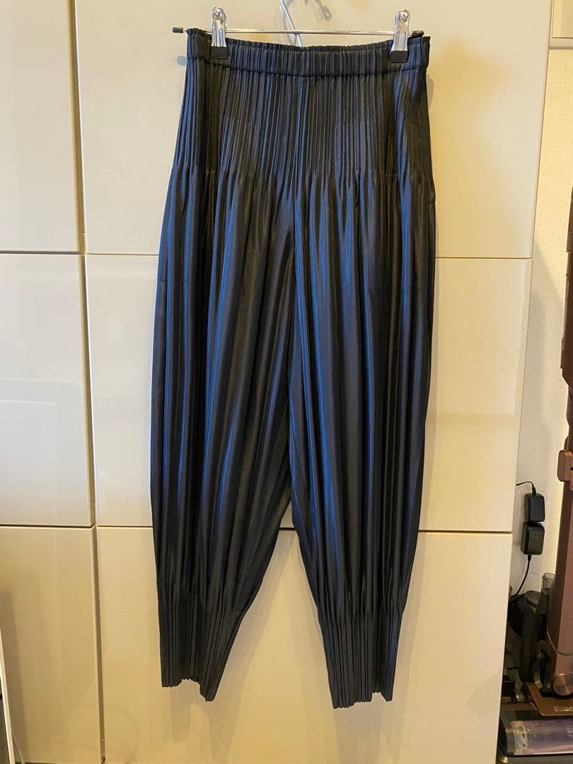 プリーツプリーズ　イッセイミヤケサルエルパンツ ブラッサイズ2