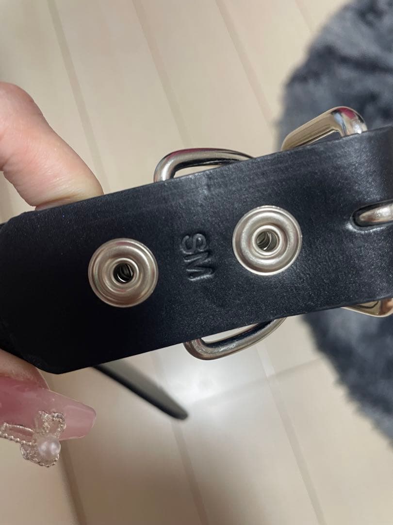 666 スタッズ付き黒レザーベルト