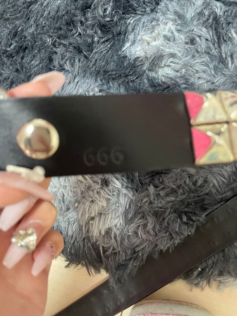 666 スタッズ付き黒レザーベルト