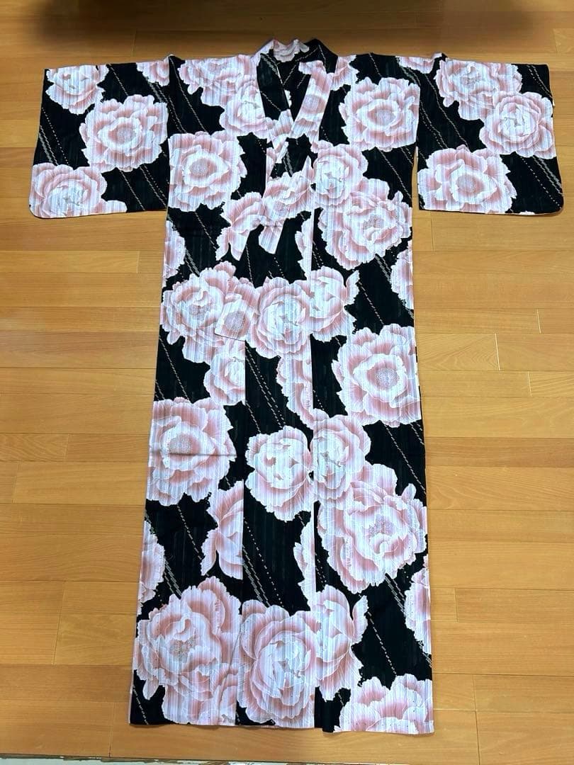 大人の高級浴衣 黒地 大きな薔薇 綿 シアー 変わり織 Pinky&Dianne