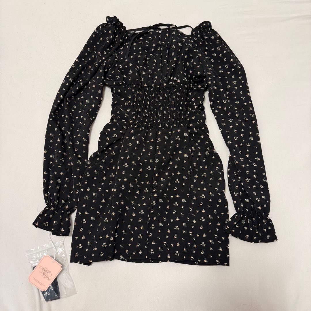 【新品タグ付き】ミシェルマカロン チョーカー付き小花柄ギャザーミニワンピ