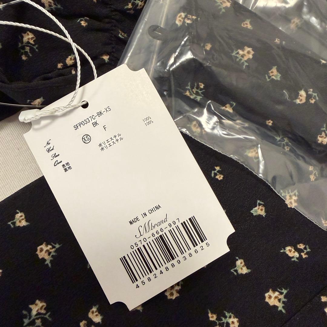 【新品タグ付き】ミシェルマカロン チョーカー付き小花柄ギャザーミニワンピ