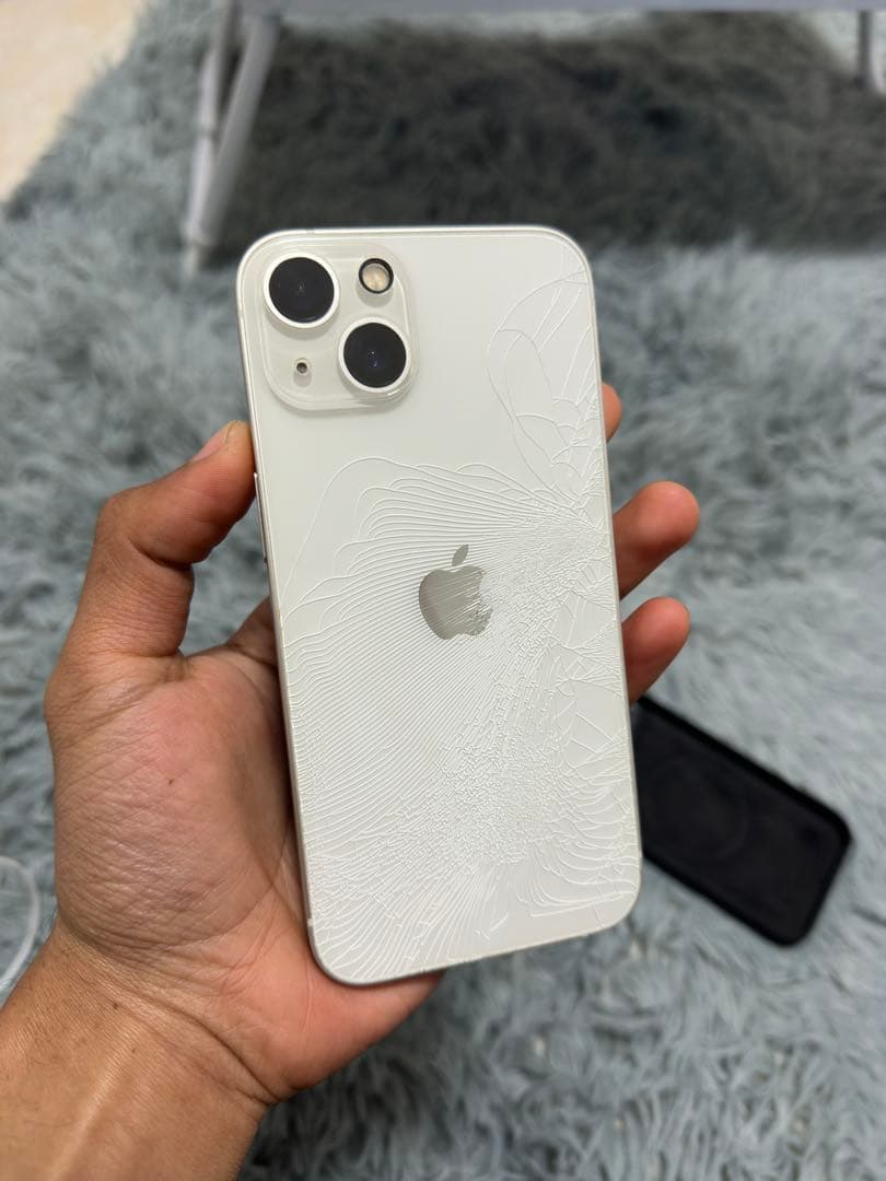 iPhone 13 ホワイト（白）出品します