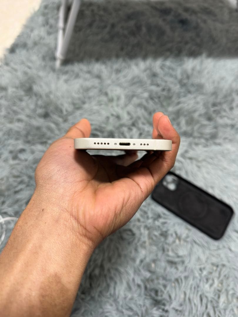 iPhone 13 ホワイト（白）出品します