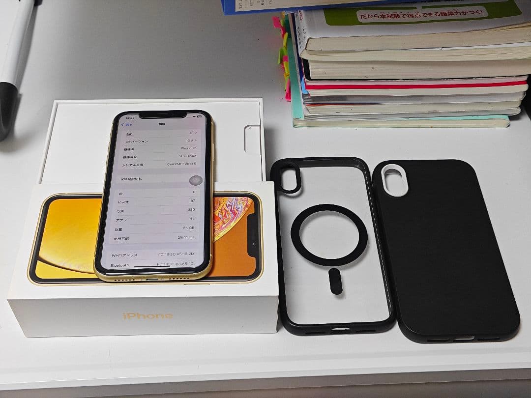 Apple iPhone XR ゴールド 本体とケース2つ