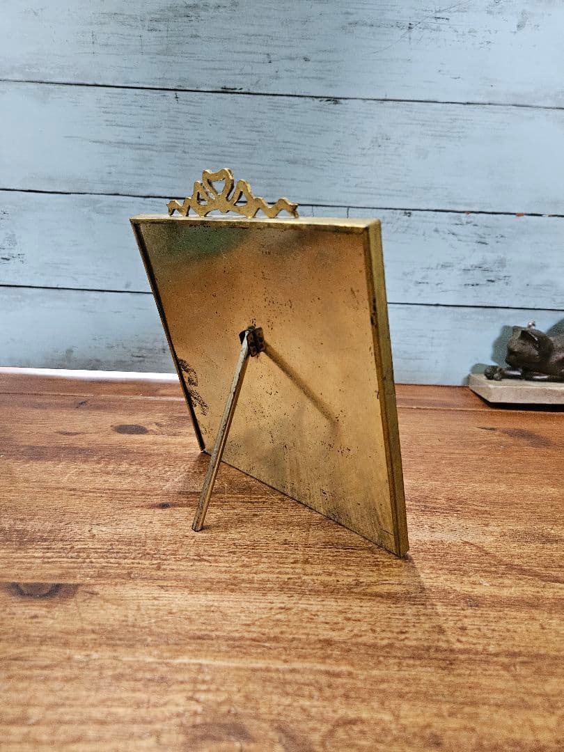 フランスアンティーク 真鍮製の写真立て フォトフレーム 正方形 リボン 装飾
