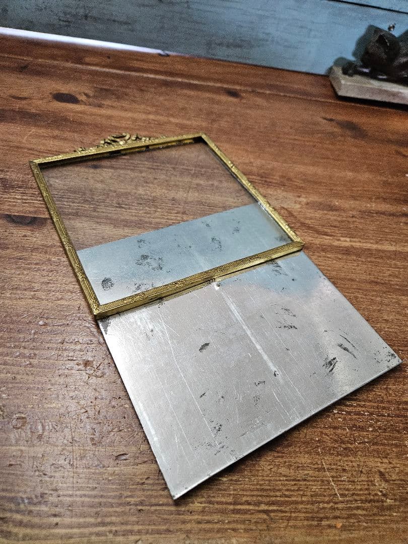 フランスアンティーク 真鍮製の写真立て フォトフレーム 正方形 リボン 装飾