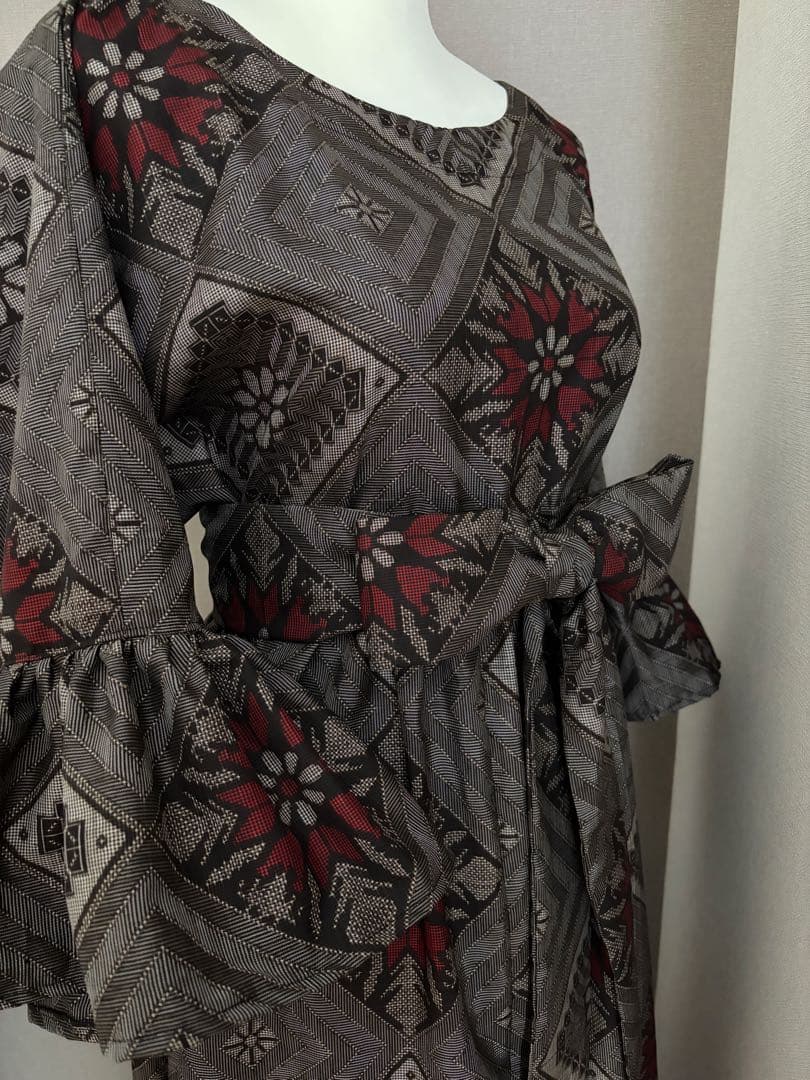 ★着物リメイク★　本場大島紬　赤の龍郷　フリル袖のゆったりワンピ