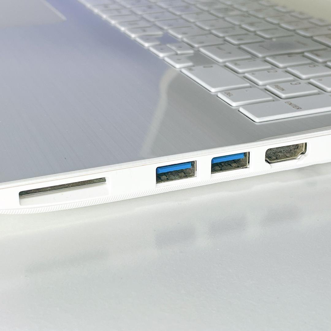 すぐ使える！Windows11✨快適SSD✨東芝白ノートパソコンカメラ付薄型