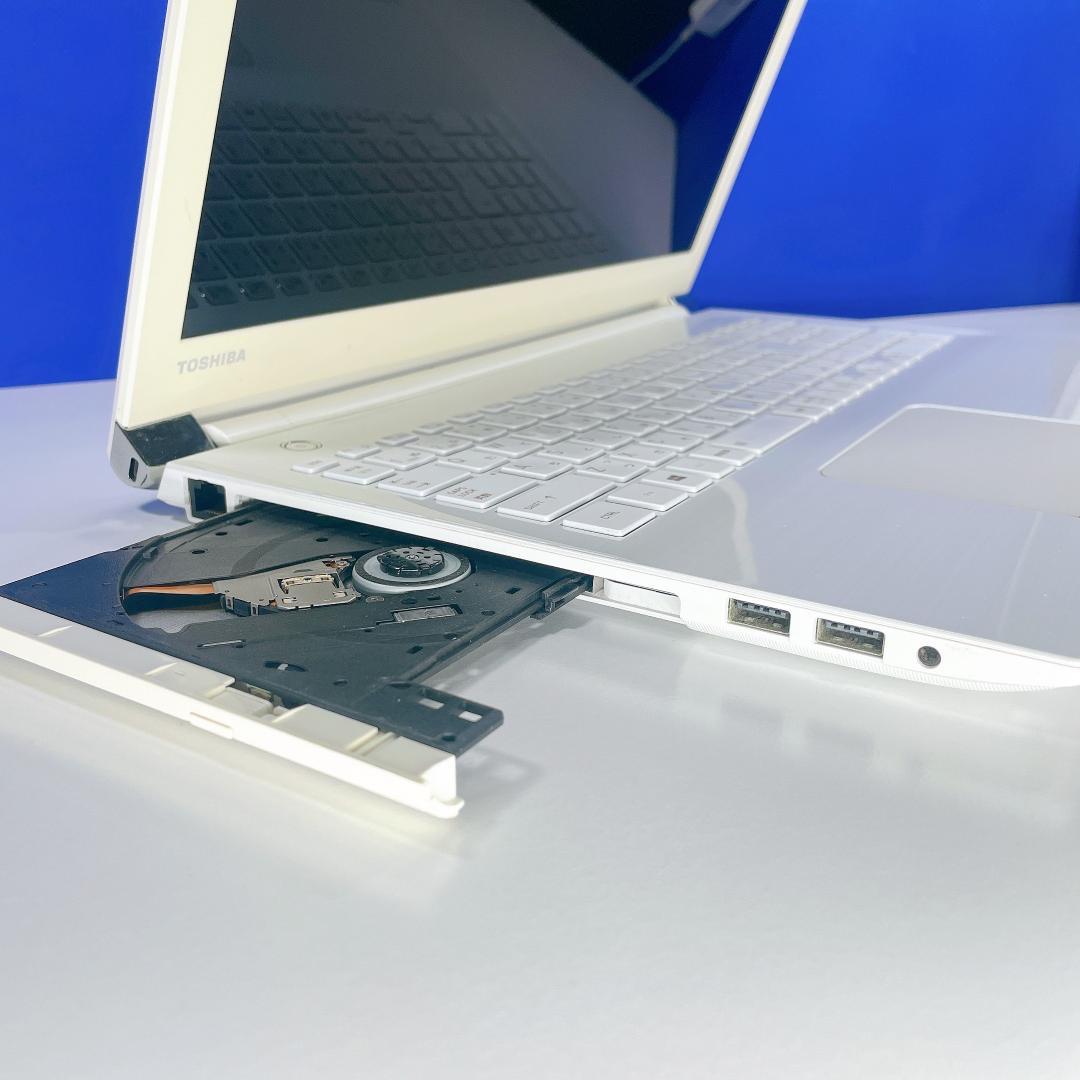 すぐ使える！Windows11✨快適SSD✨東芝白ノートパソコンカメラ付薄型