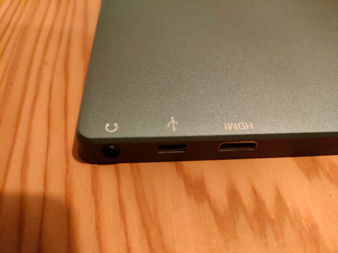 モバイルモニター　15.6インチ　IPSパネル　カバー、スタンド、ケーブル