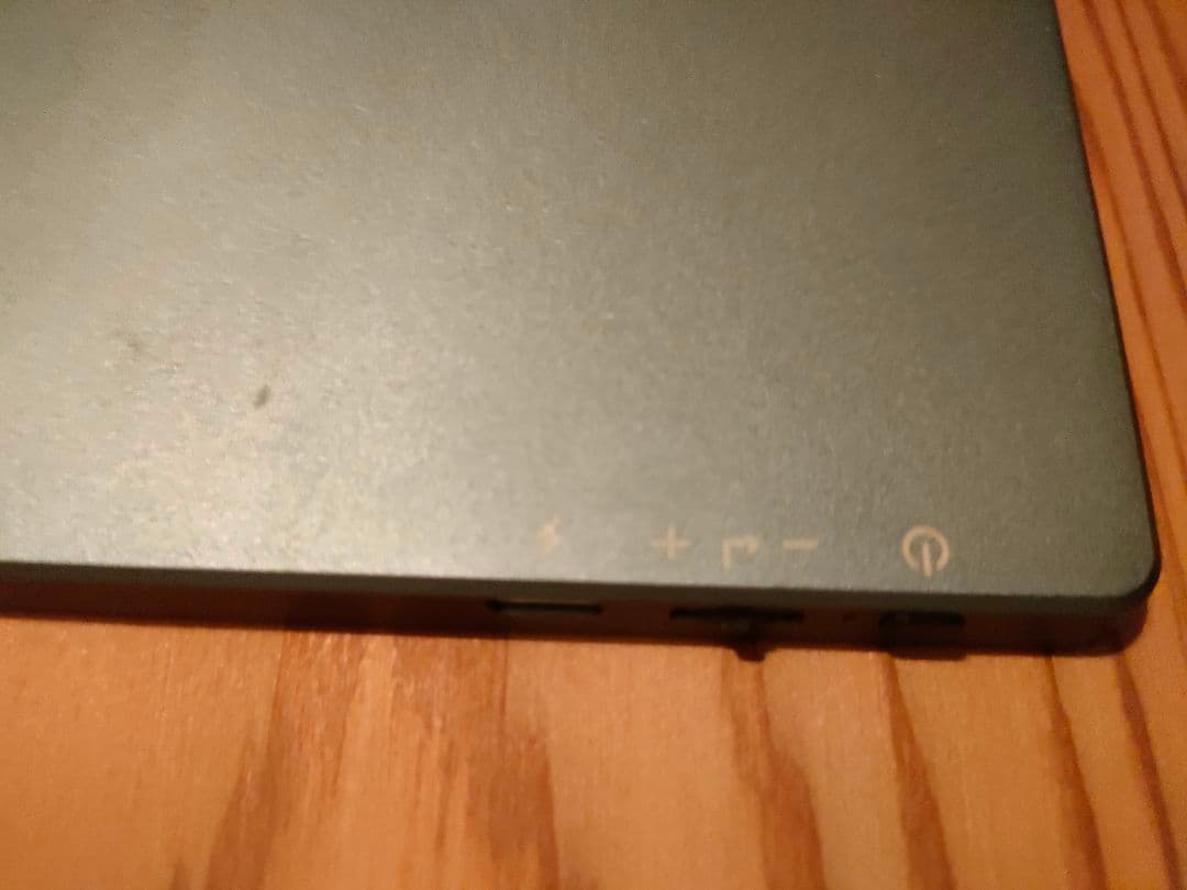 モバイルモニター　15.6インチ　IPSパネル　カバー、スタンド、ケーブル