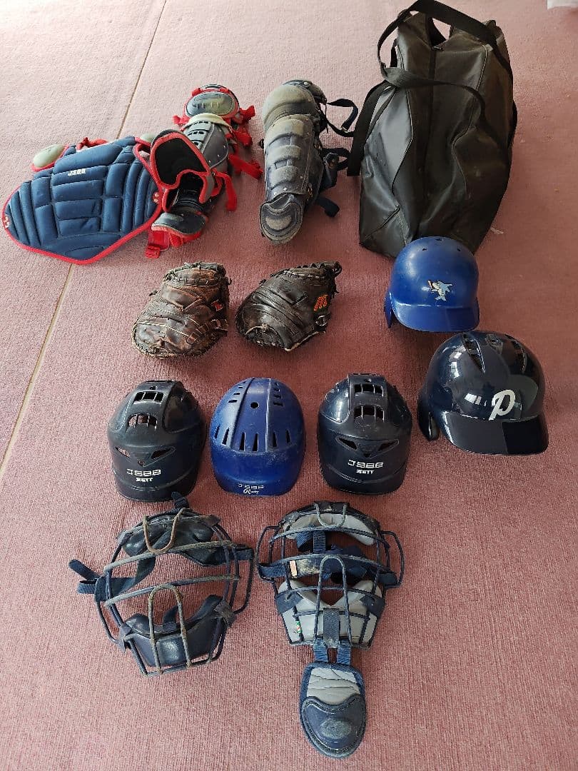 キャッチャー用品セット（防具、グローブ、ヘルメット）