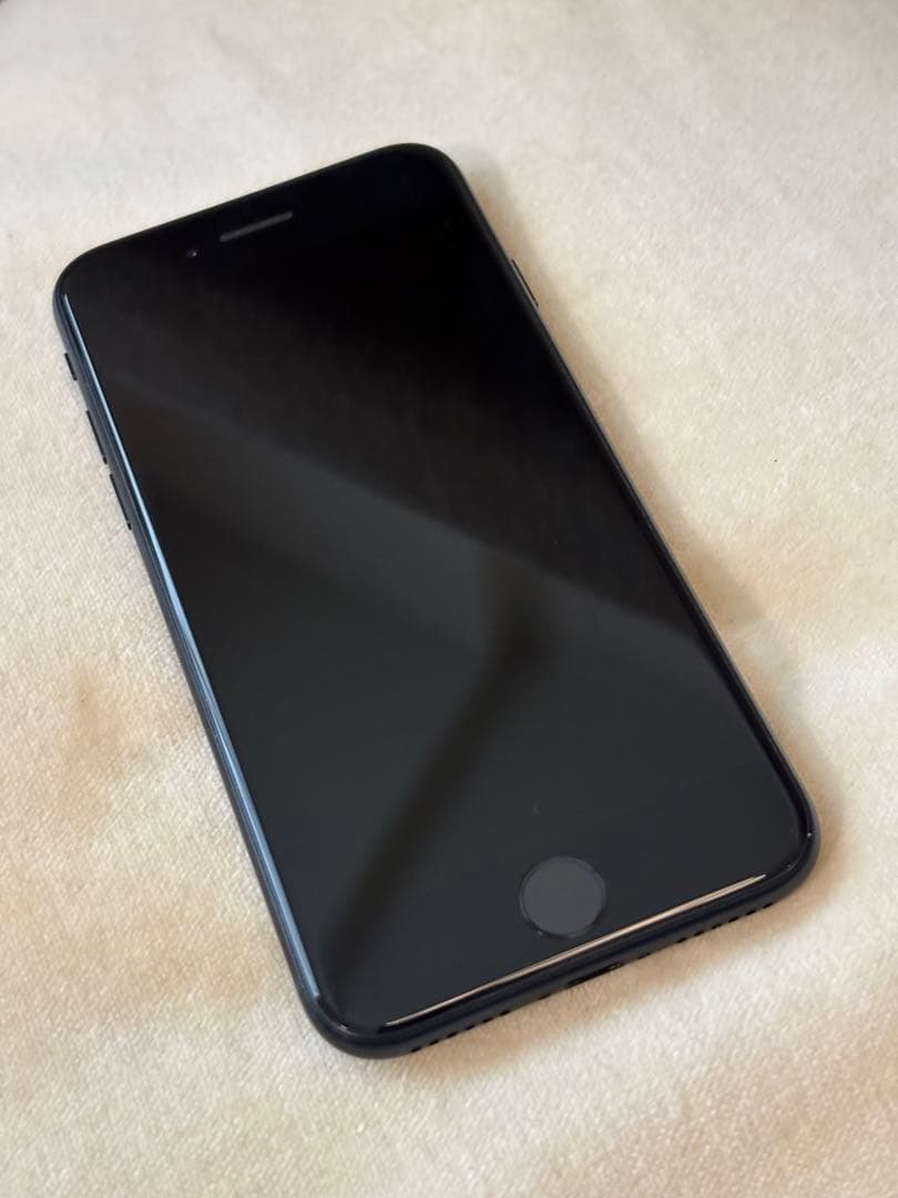 Apple iPhone se（第三世代）64GB 本体