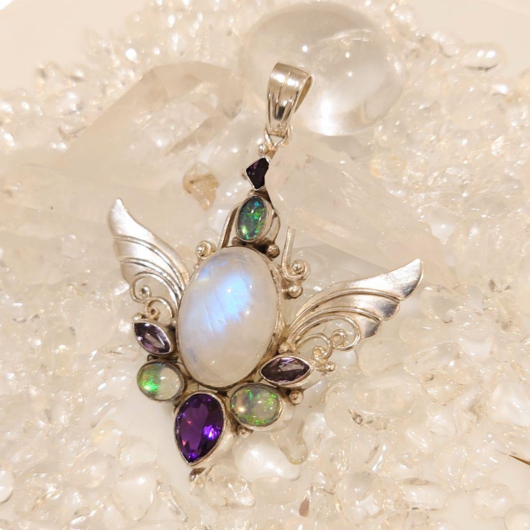 ■シャンカリジュエリー■　ムーンストーン 羽根モチーフ チャーム