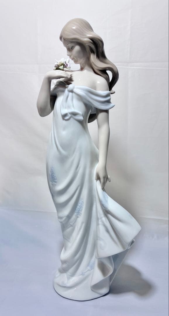 LLADRO リヤドロ 【甘い香り】6918