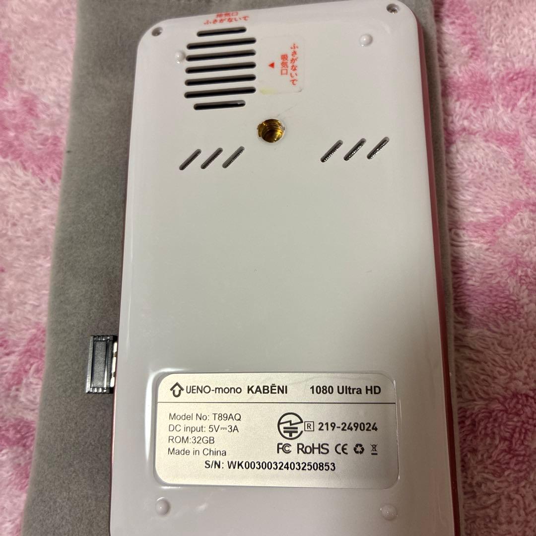 カベーニ　ピンク　コンパクトプロジェクター 本体と付属品