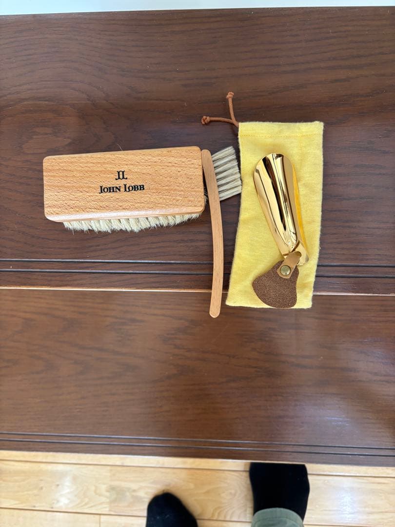 JOHN LOBB 真鍮製靴べら 、ブラシ、靴クリーム 革製品の取扱い説明書