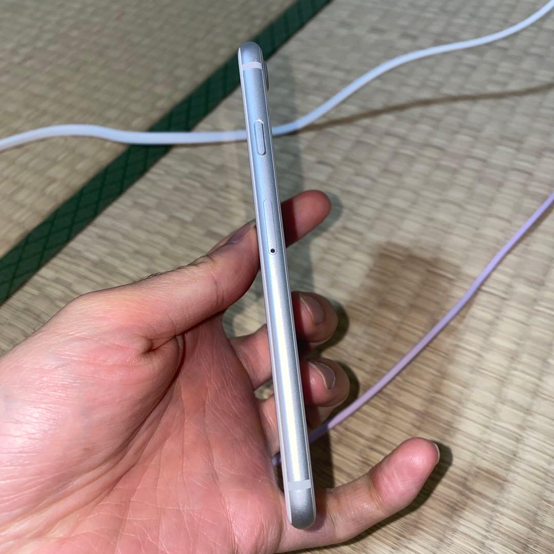 S*）様 D*n様 iPhone8 256GB シルバー　電池残量80%初期化