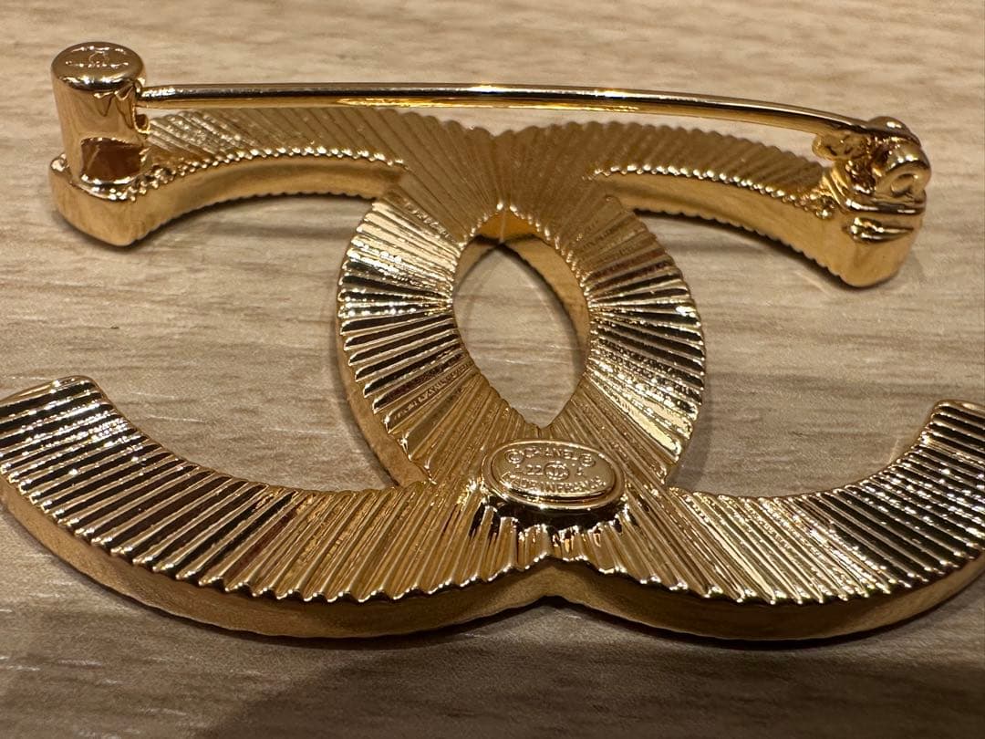 アリス【3回使用】 シャネル ココマーク ロゴ ブローチ 2022年