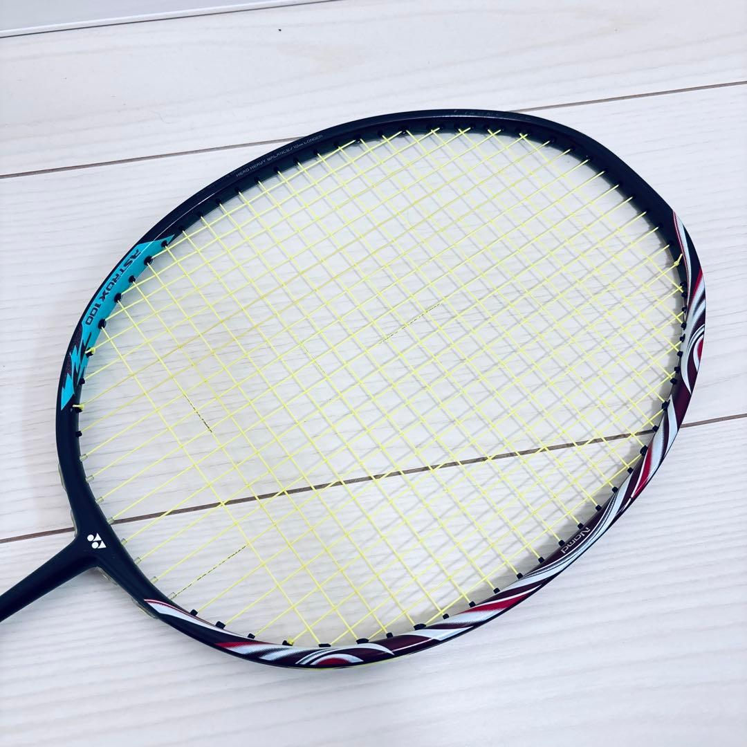 美品 アストロクス100zz 3U G5 クレナイ　astrox バドミントン