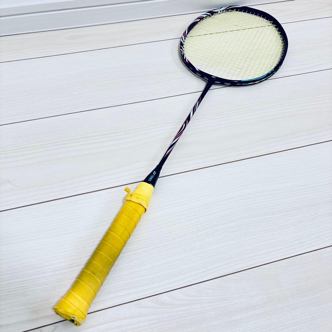 美品 アストロクス100zz 3U G5 クレナイ　astrox バドミントン