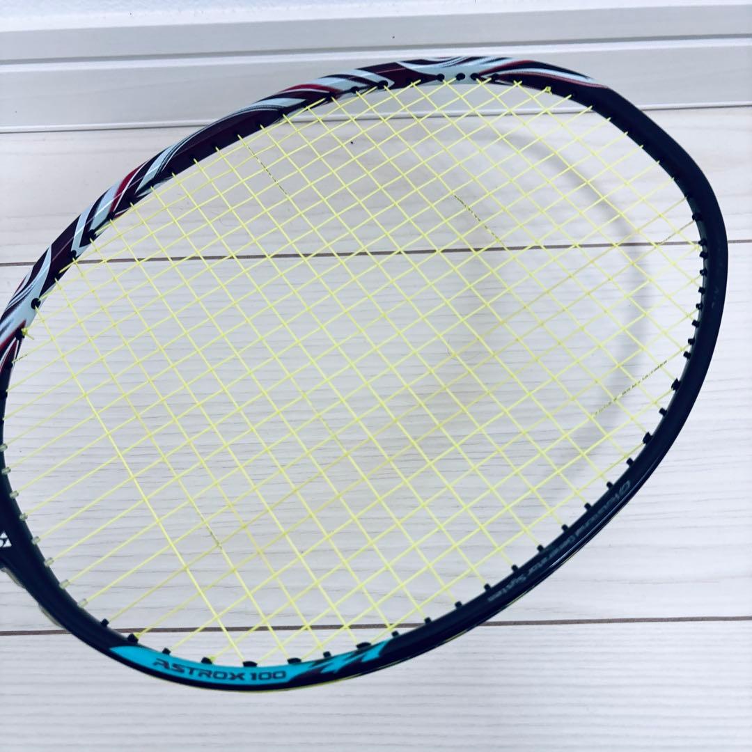 美品 アストロクス100zz 3U G5 クレナイ　astrox バドミントン