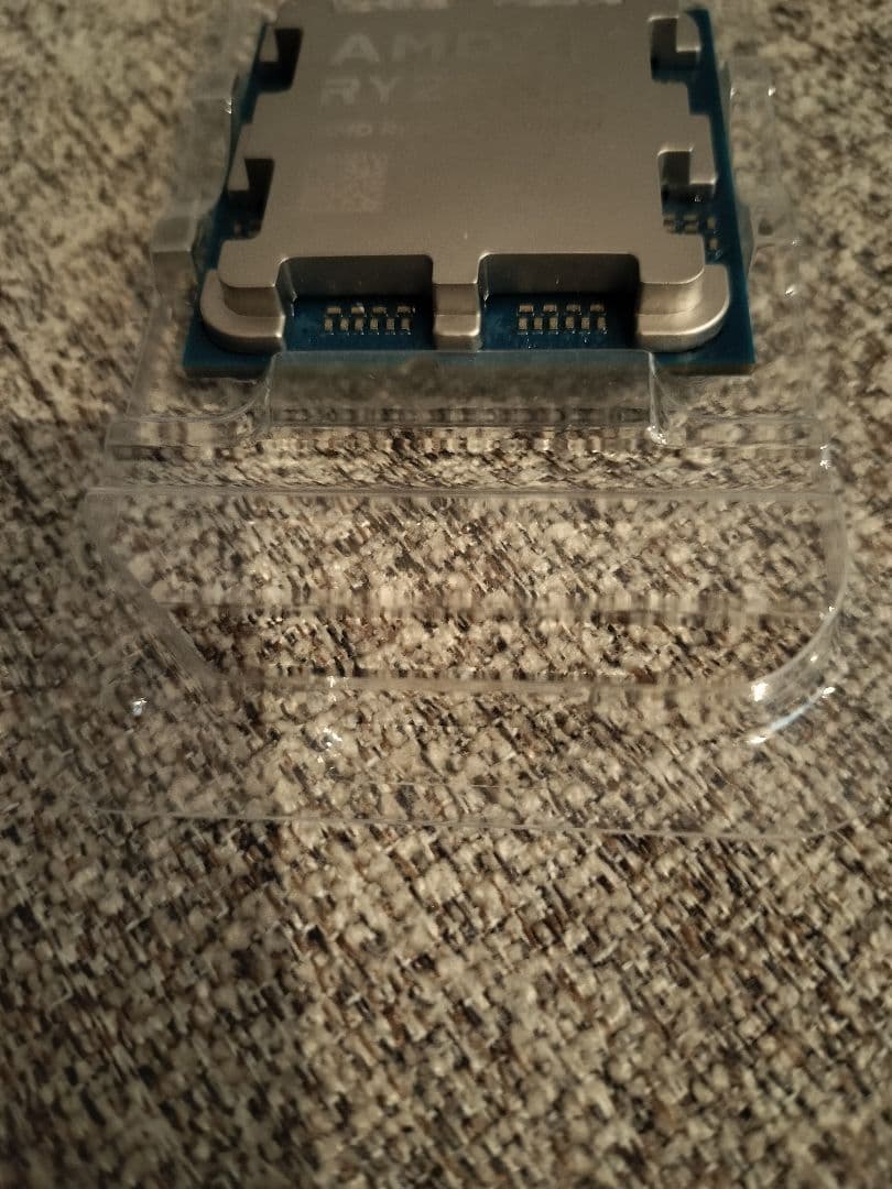 ぬ*ん様 AMD Ryzen 9 9900X 3D CPU 本体のみ