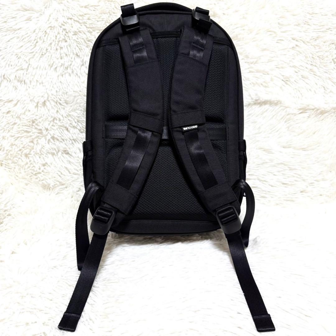 美品 Incase Tracks Backpack 18L -Black-