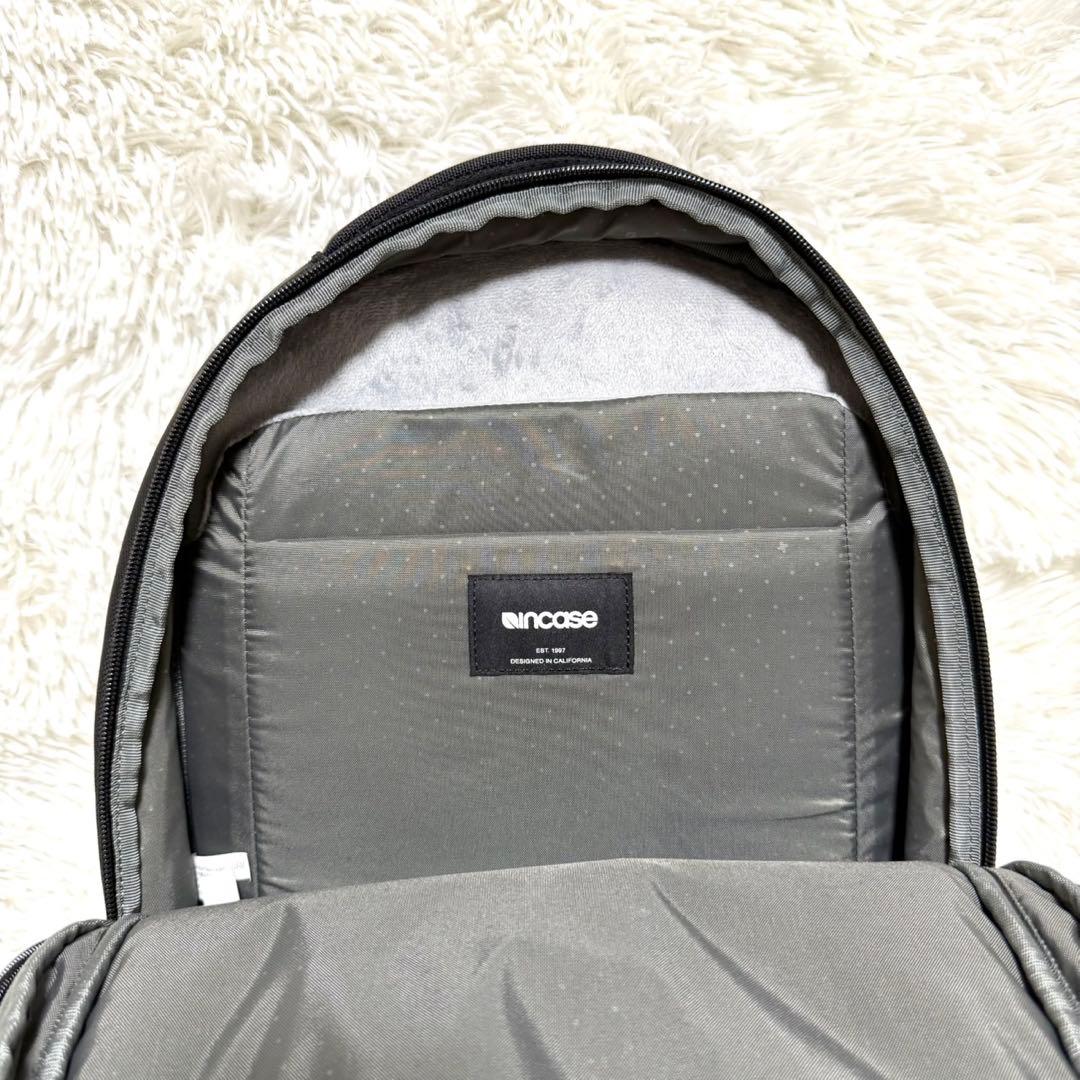 美品 Incase Tracks Backpack 18L -Black-
