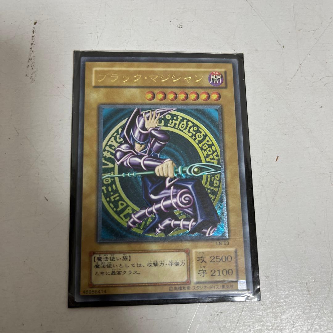 【美品】遊戯王 ブラックマジシャン レリーフ