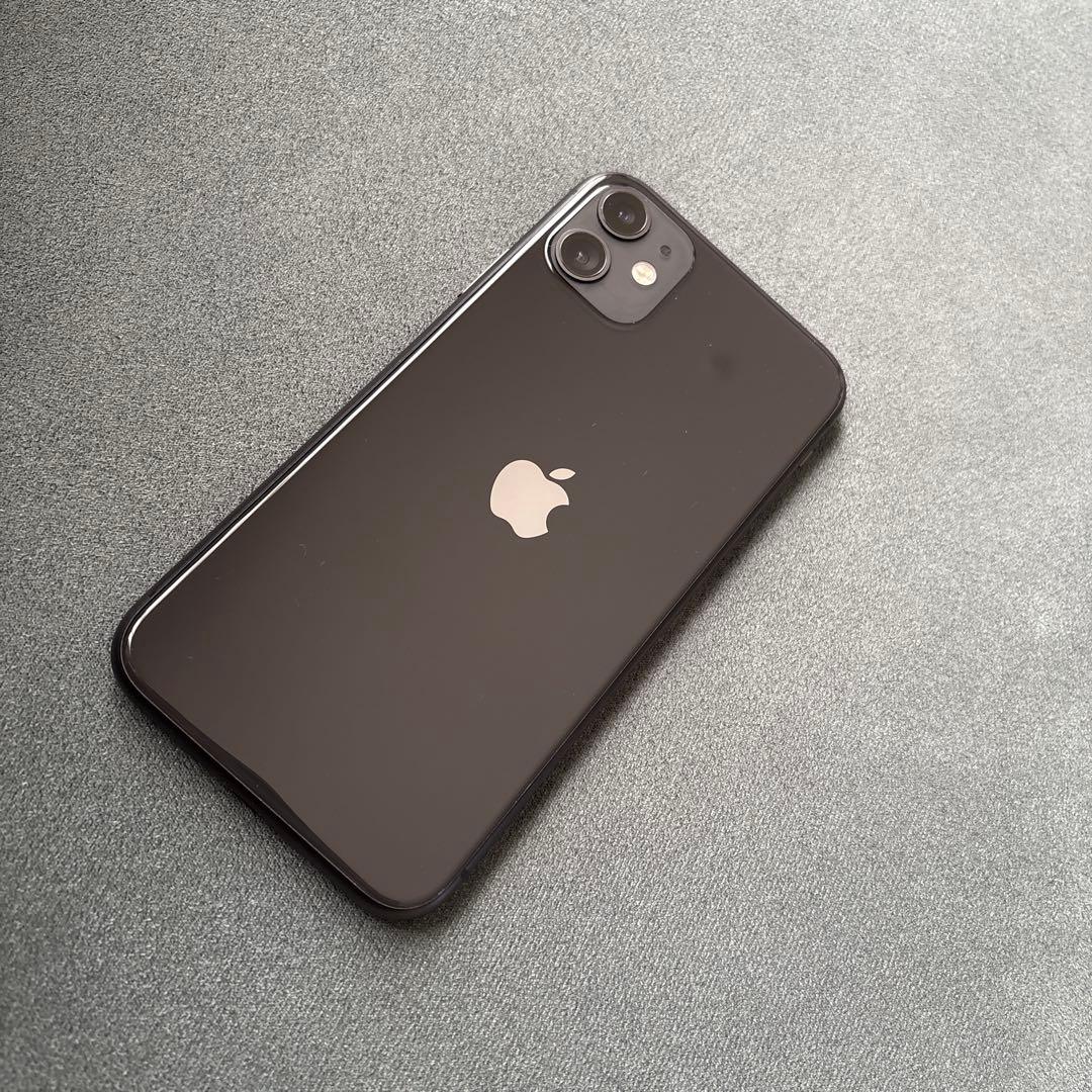 M*n様 か*と様 Apple iPhone 11 ブラック 本体　SIMフリー