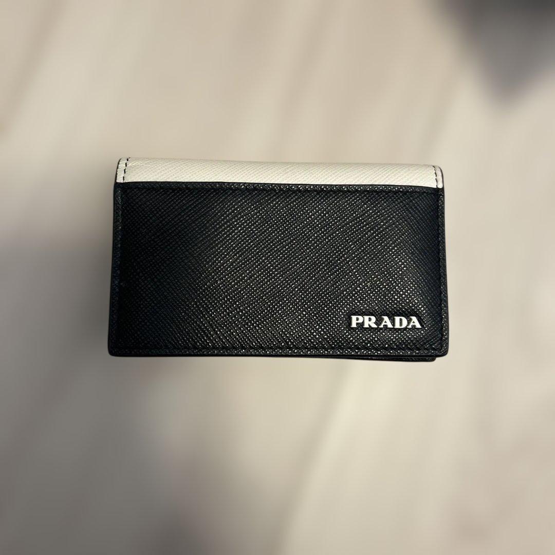 PRADA ブラック/ホワイト 名刺入れ