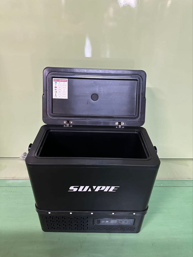 車載冷蔵庫12L -16℃～20℃ 12V/24V車に対応 AC/DC電源対応