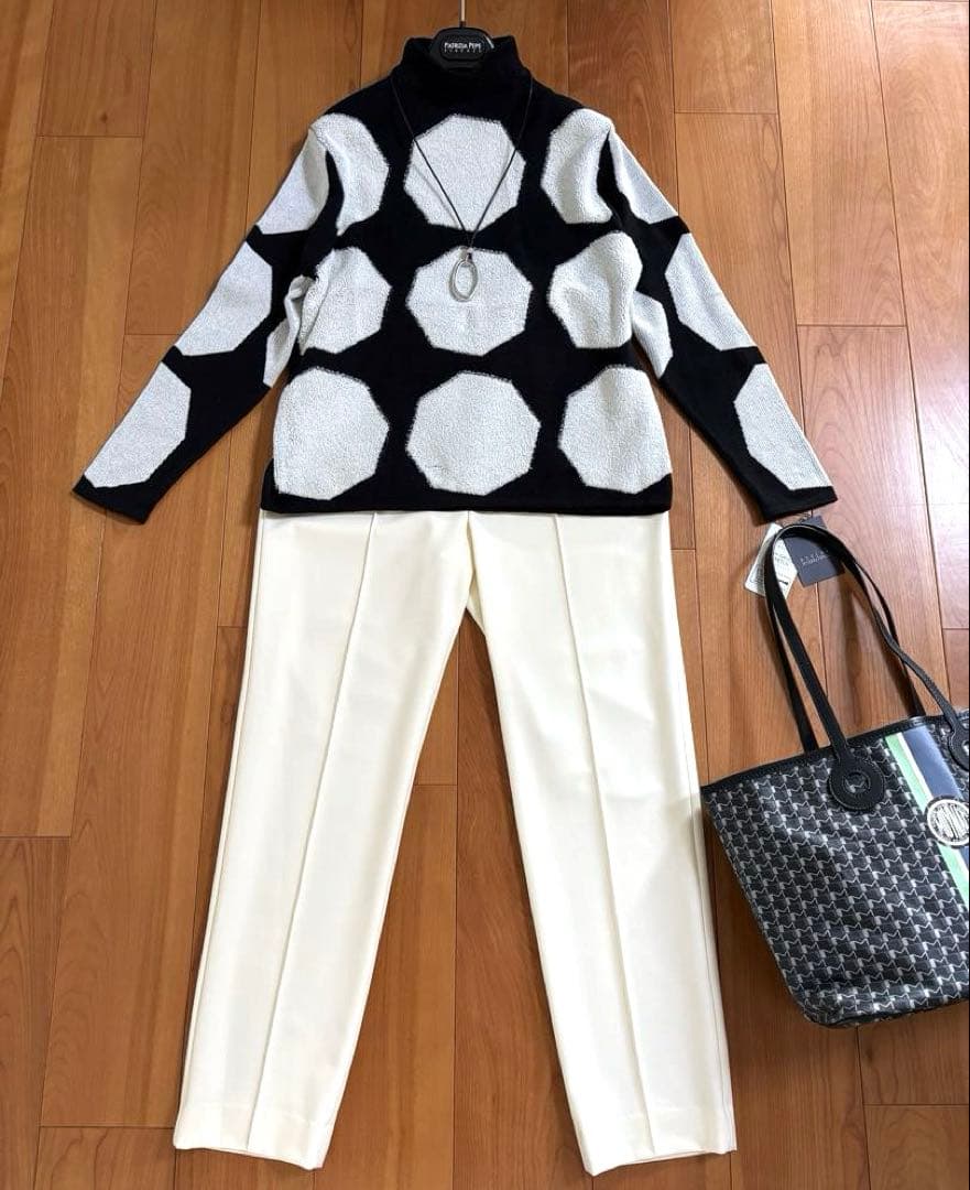 新品　ピノーレ　PINORE オフ白パンツ　サイズ４０　¥31900