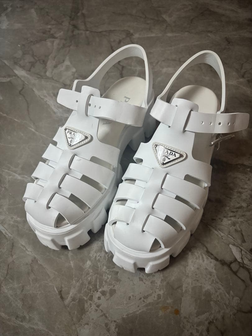 ⭐︎半額　PRADA モノリス　レディース　37