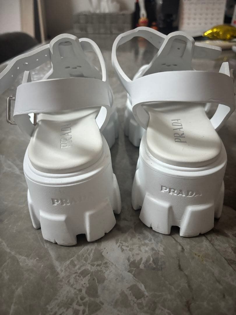 ⭐︎半額　PRADA モノリス　レディース　37