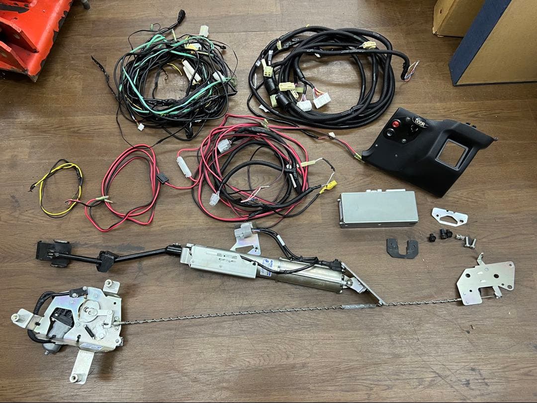トヨタ クラウン220系 自動ドアロックシステムの配線と部品一式